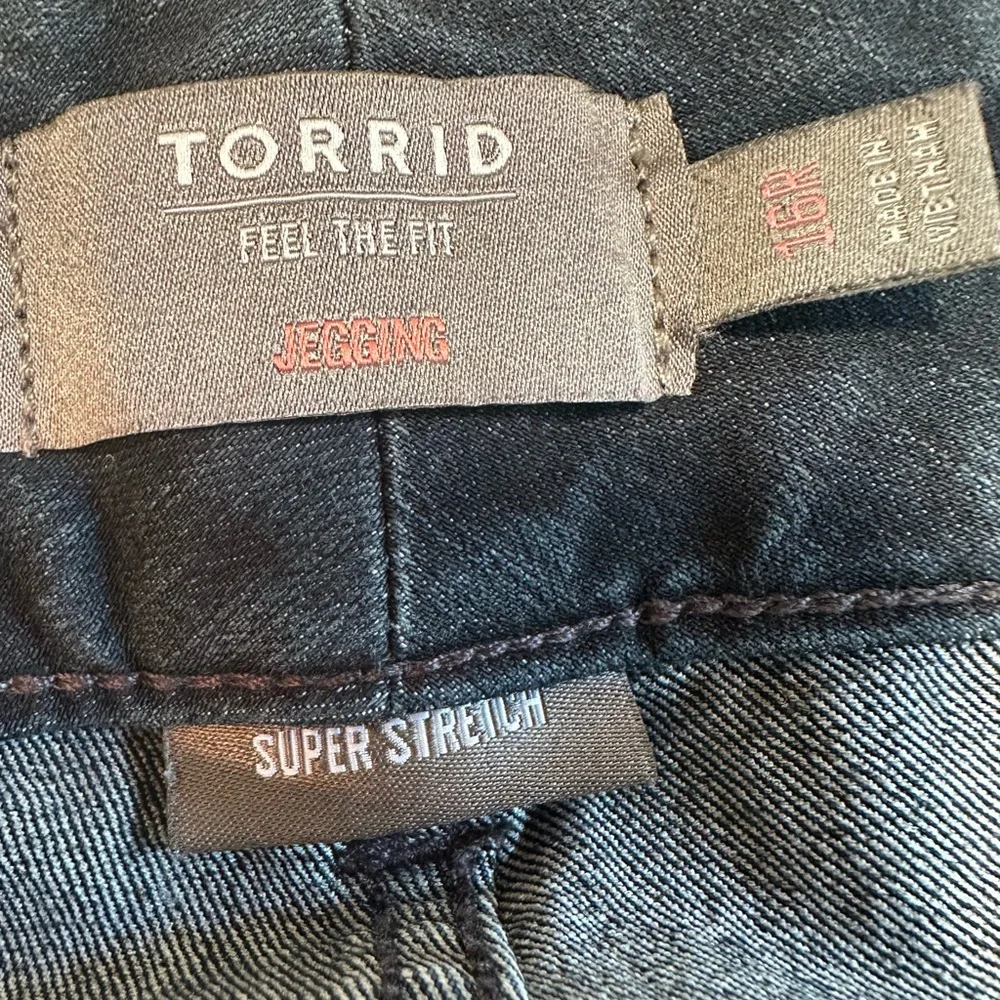 Torrid Super Stretch Jegging, Dark Wash, Size 16R, Lightly Used - Picture 4 of 5